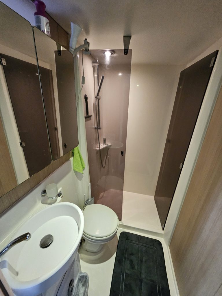 Photo cabine douche bateau